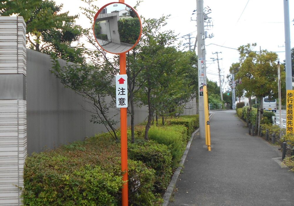 外構：カーブミラー据付後